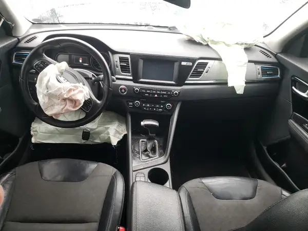 KNDCC3LC8H5050641 2017 KIA NIRO - Image 8
