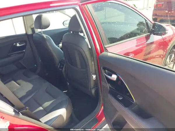KNDCC3LC8H5053331 2017 KIA NIRO - Image 8