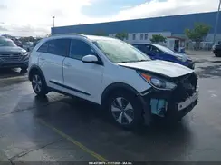 KNDCC3LC8H5057038 2017 KIA NIRO