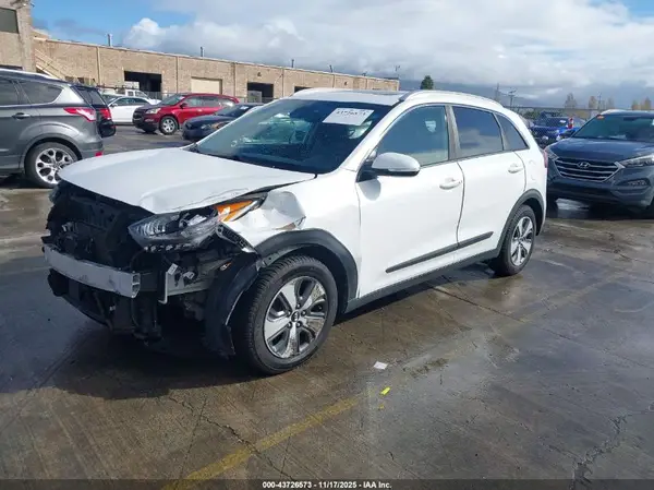 KNDCC3LC8H5057038 2017 KIA NIRO - Image 2