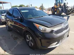 KNDCC3LC8H5057461 2017 KIA NIRO