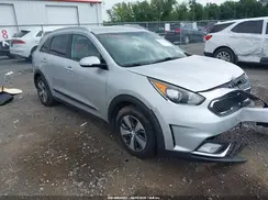 KNDCC3LC8H5064443 2017 KIA NIRO