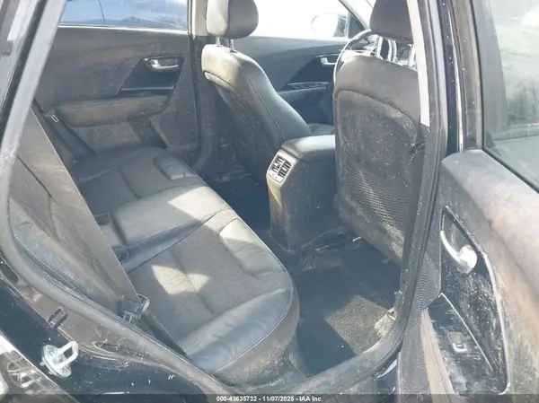 KNDCC3LC8H5064524 2017 KIA NIRO - Image 8