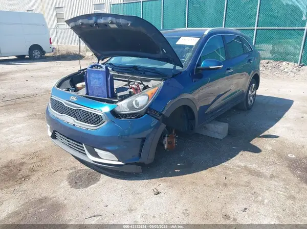 KNDCC3LC8H5067553 2017 KIA NIRO - Image 2