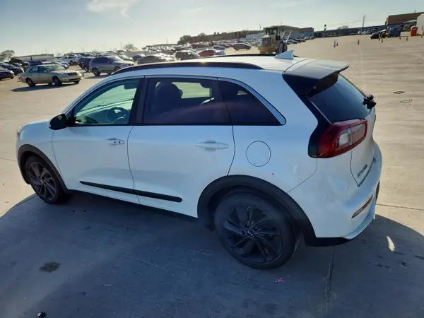 KNDCC3LC8H5068136 2017 KIA NIRO - Image 2