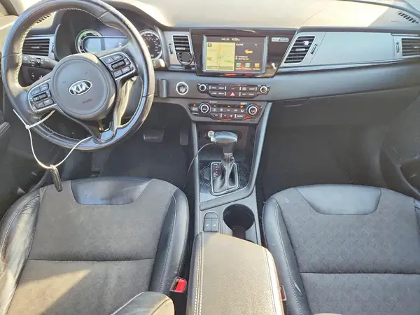 KNDCC3LC8H5068136 2017 KIA NIRO - Image 8