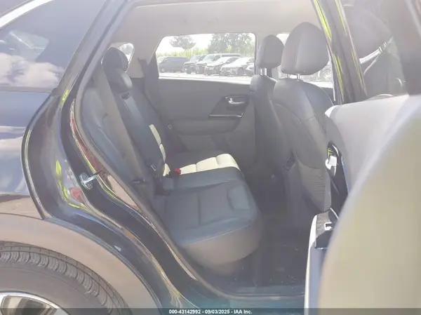 KNDCC3LC8H5069142 2017 KIA NIRO - Image 8