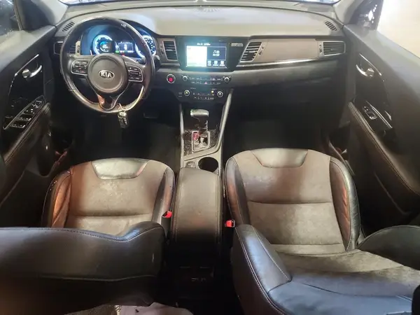 KNDCC3LC8H5069240 2017 KIA NIRO - Image 8