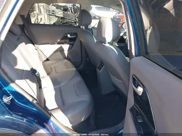 KNDCC3LC8H5071375 2017 KIA NIRO - Image 8