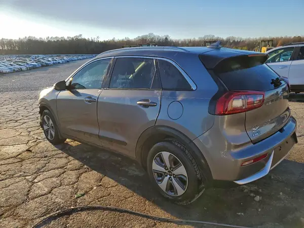KNDCC3LC8H5072431 2017 KIA NIRO - Image 2