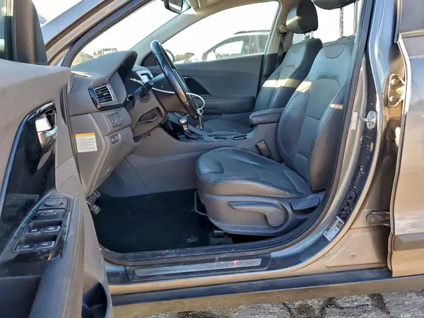 KNDCC3LC8H5072431 2017 KIA NIRO - Image 8