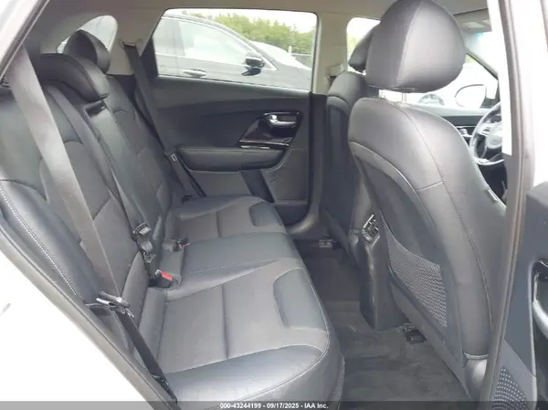 KNDCC3LC8H5074650 2017 KIA NIRO - Image 8