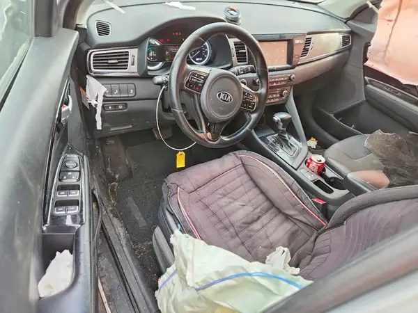 KNDCC3LC8H5077760 2017 KIA NIRO - Image 8