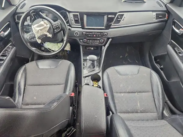 KNDCC3LC8H5078827 2017 KIA NIRO - Image 8