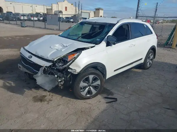 KNDCC3LC8H5080397 2017 KIA NIRO - Image 2