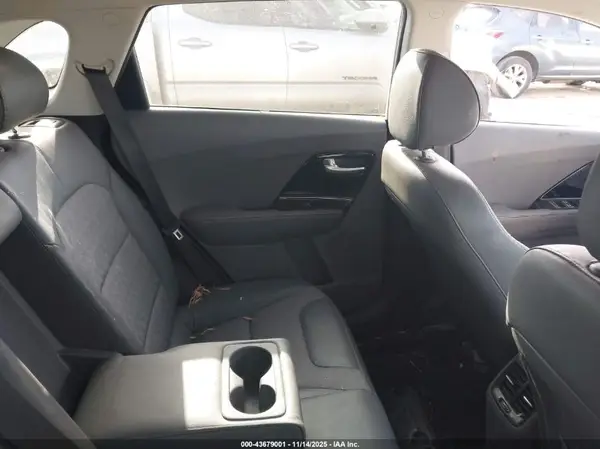 KNDCC3LC8H5080397 2017 KIA NIRO - Image 8