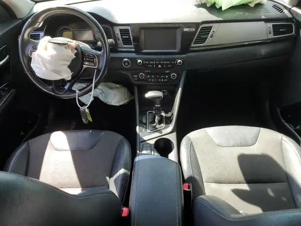 KNDCC3LC8H5082232 2017 KIA NIRO - Image 8