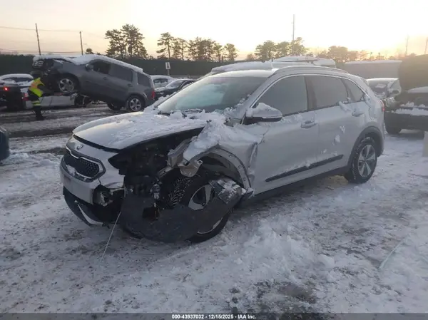 KNDCC3LC8H5086202 2017 KIA NIRO - Image 2