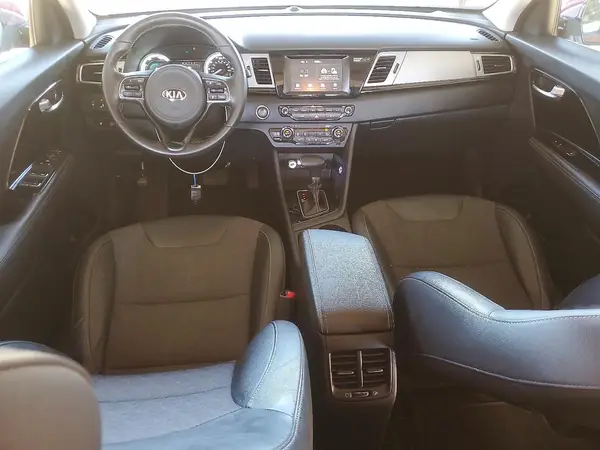 KNDCC3LC8H5086264 2017 KIA NIRO - Image 8