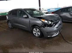 KNDCC3LC8H5088273 2017 KIA NIRO