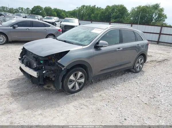 KNDCC3LC8H5089939 2017 KIA NIRO - Image 2