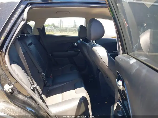 KNDCC3LC8H5092422 2017 KIA NIRO - Image 8