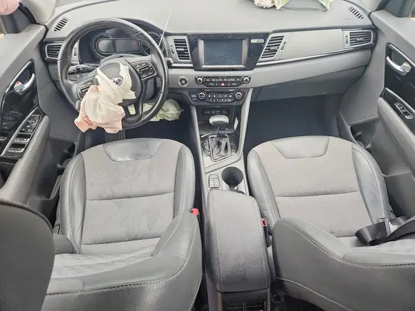 KNDCC3LC8H5096115 2017 KIA NIRO - Image 8