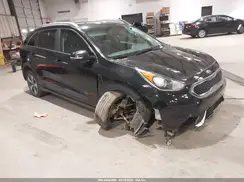 KNDCC3LC8J5108866 2018 KIA NIRO