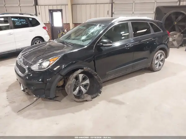 KNDCC3LC8J5108866 2018 KIA NIRO - Image 2