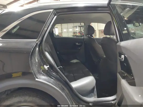 KNDCC3LC8J5108866 2018 KIA NIRO - Image 8