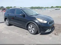 KNDCC3LC8J5118586 2018 KIA NIRO