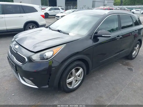 KNDCC3LC8J5120385 2018 KIA NIRO - Image 2