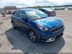 KNDCC3LC8J5122217 2018 KIA NIRO
