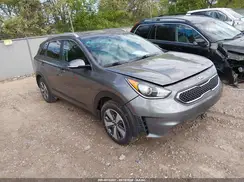 KNDCC3LC8J5123982 2018 KIA NIRO
