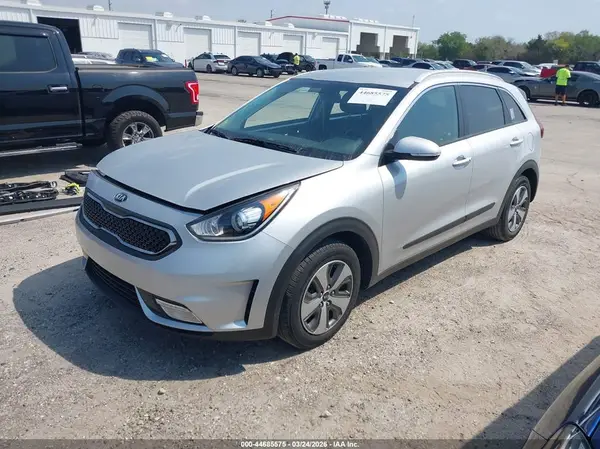 KNDCC3LC8J5124369 2018 KIA NIRO - Image 2
