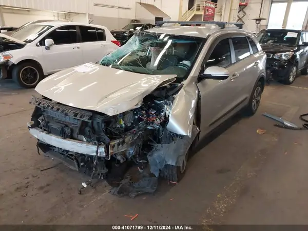 KNDCC3LC8J5127806 2018 KIA NIRO - Image 2