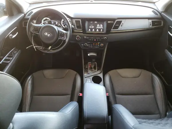 KNDCC3LC8J5138479 2018 KIA NIRO - Image 8