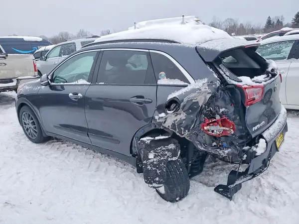 KNDCC3LC8J5149563 2018 KIA NIRO - Image 2