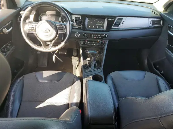 KNDCC3LC8J5161762 2018 KIA NIRO - Image 8