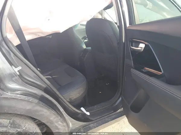KNDCC3LC8K5256355 2019 KIA NIRO - Image 8