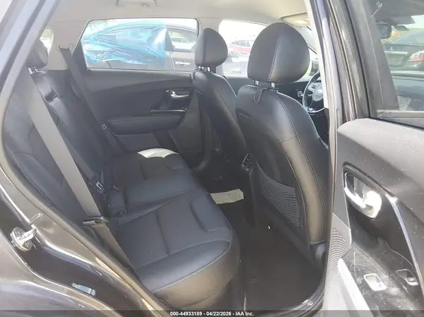KNDCC3LC8K5260583 2019 KIA NIRO - Image 8