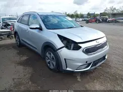 KNDCC3LC8K5351854 2019 KIA NIRO