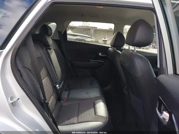 KNDCC3LC8K5351854 2019 KIA NIRO - Image 8
