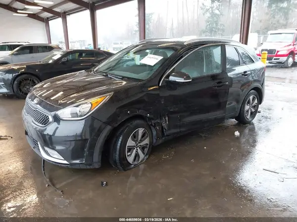 KNDCC3LC9H5039440 2017 KIA NIRO - Image 2