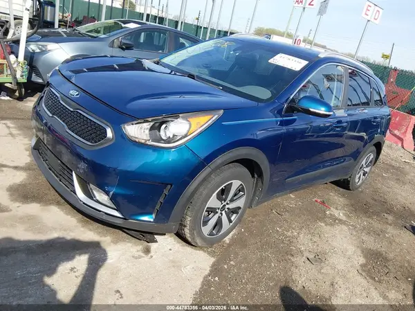 KNDCC3LC9H5041060 2017 KIA NIRO - Image 2