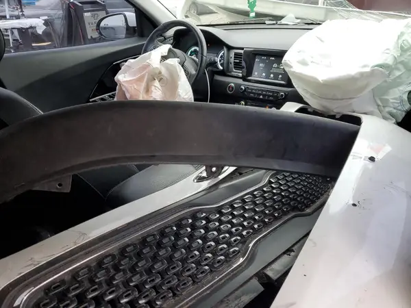 KNDCC3LC9H5055556 2017 KIA NIRO - Image 8