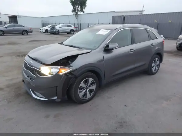 KNDCC3LC9H5058392 2017 KIA NIRO - Image 2