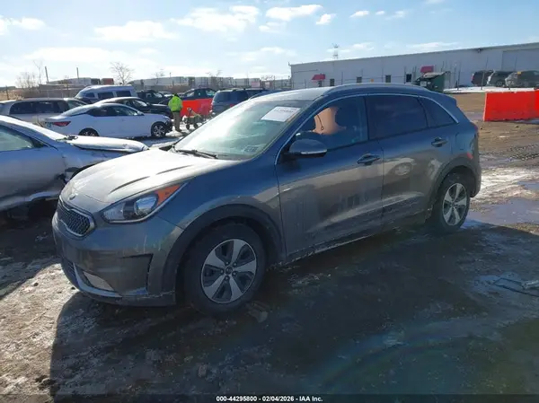 KNDCC3LC9H5065021 2017 KIA NIRO - Image 2