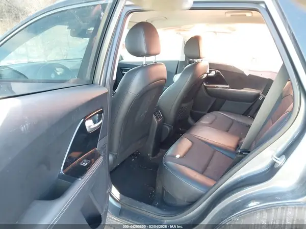 KNDCC3LC9H5065021 2017 KIA NIRO - Image 8
