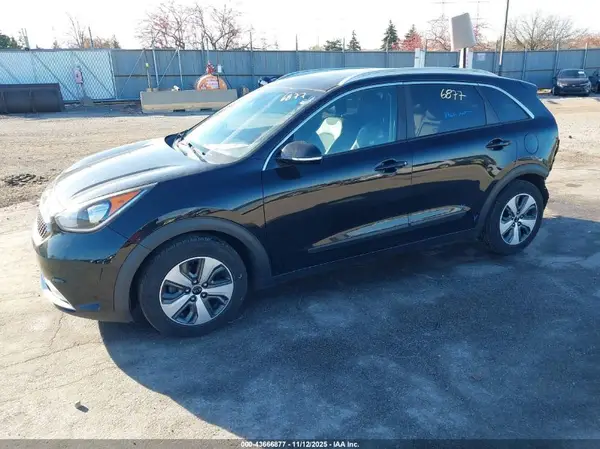 KNDCC3LC9H5066623 2017 KIA NIRO - Image 2